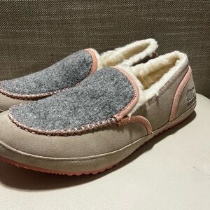 SOREL Tremblant II Cozy Gray and Cream Moccasins Slippers Women’s Size 10
